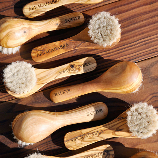 Spazzola viso dry brushing in legno d’olivo e setole naturali